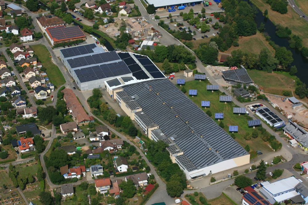 Hausen im Wiesental aus der Vogelperspektive: Solarpark bzw. Solarkraftwerk auf den Firmendächern des ehemaligen Textilunternehmens Brennet AG in Hausen im Wiesental im Bundesland Baden-Württemberg