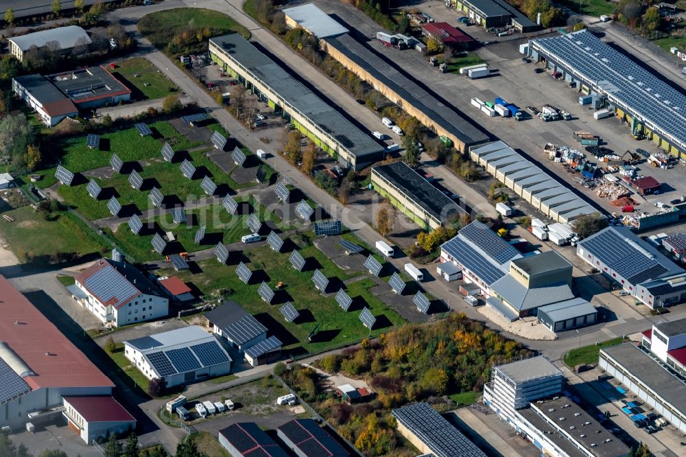Luftaufnahme Engstingen - Solarpark bzw. Solarkraftwerk im Gewerbegebiet in Engstingen im Bundesland Baden-Württemberg, Deutschland