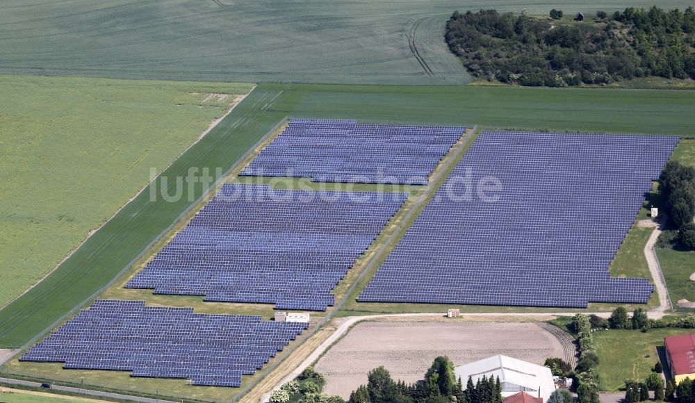 Herbsleben aus der Vogelperspektive: Solarpark bzw. Solarkraftwerk in Herbsleben im Bundesland Thüringen, Deutschland