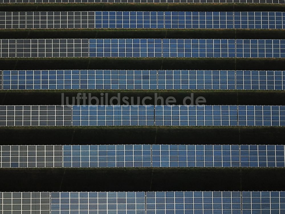 Kanena - Bruckdorf aus der Vogelperspektive: Solarpark bzw. Solarkraftwerk in Kanena - Bruckdorf im Bundesland Sachsen-Anhalt, Deutschland