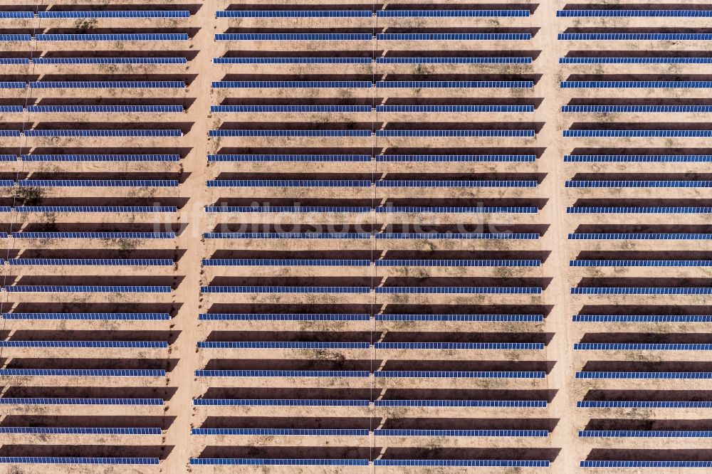 Luftbild Kingman - Solarpark bzw. Solarkraftwerk in Kingman in Arizona, USA