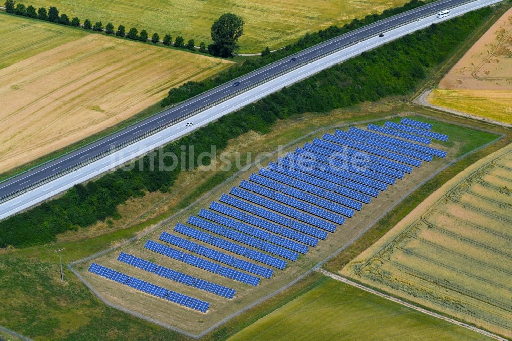 Luftaufnahme Lauda-Königshofen - Solarpark bzw. Solarkraftwerk in Lauda-Königshofen im Bundesland Baden-Württemberg, Deutschland