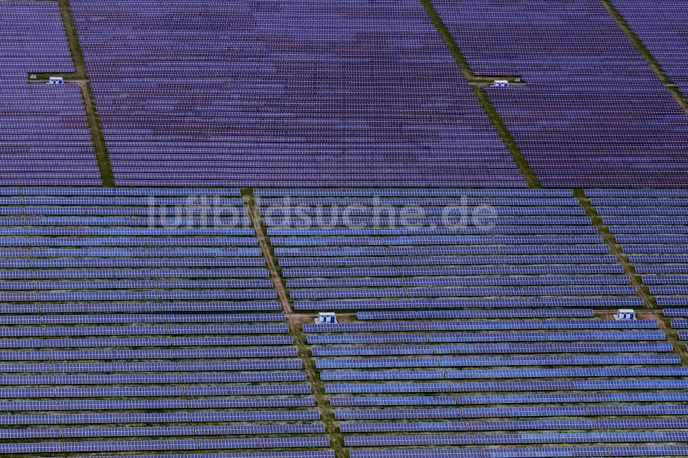 Luftbild Rödgen - Solarpark bzw. Solarkraftwerk in Rödgen im Bundesland Sachsen-Anhalt, Deutschland