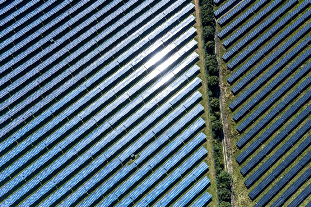 Luftbild Bad Driburg - Solarpark bzw. Solarkraftwerk am Satzer Moor an der Industriestraße im Ortsteil Herste in Bad Driburg im Bundesland Nordrhein-Westfalen, Deutschland