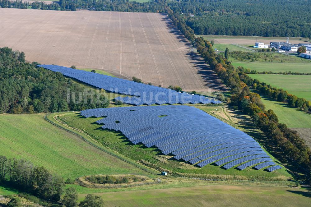 Luftaufnahme Werneuchen - Solarpark bzw. Solarkraftwerk in Werneuchen im Bundesland Brandenburg, Deutschland
