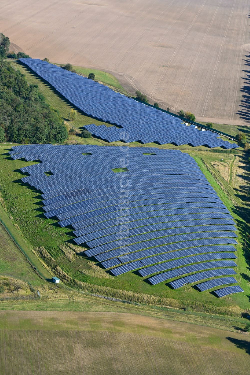 Werneuchen aus der Vogelperspektive: Solarpark bzw. Solarkraftwerk in Werneuchen im Bundesland Brandenburg, Deutschland