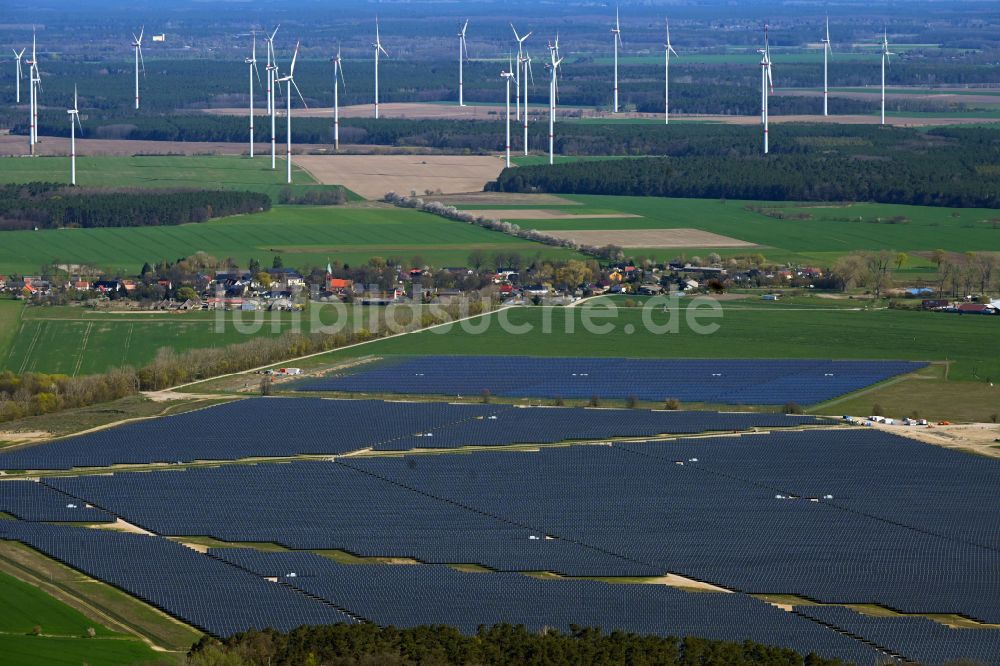 Luftbild Willmersdorf - Solarpark bzw. Solarkraftwerk in Willmersdorf im Bundesland Brandenburg, Deutschland