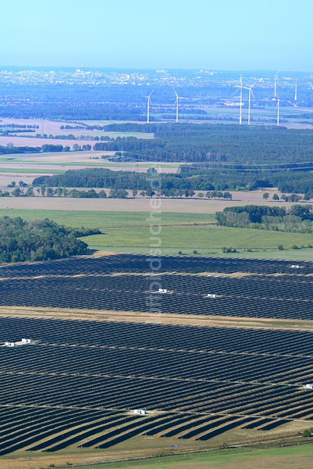 Willmersdorf von oben - Solarpark bzw. Solarkraftwerk in Willmersdorf im Bundesland Brandenburg, Deutschland