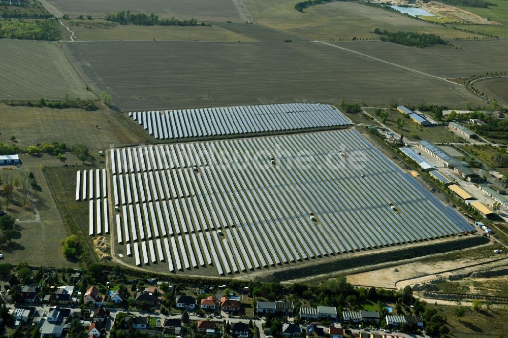 Luftbild Wolfen - Solarpark bzw. Solarkraftwerk in Wolfen im Bundesland Sachsen-Anhalt, Deutschland