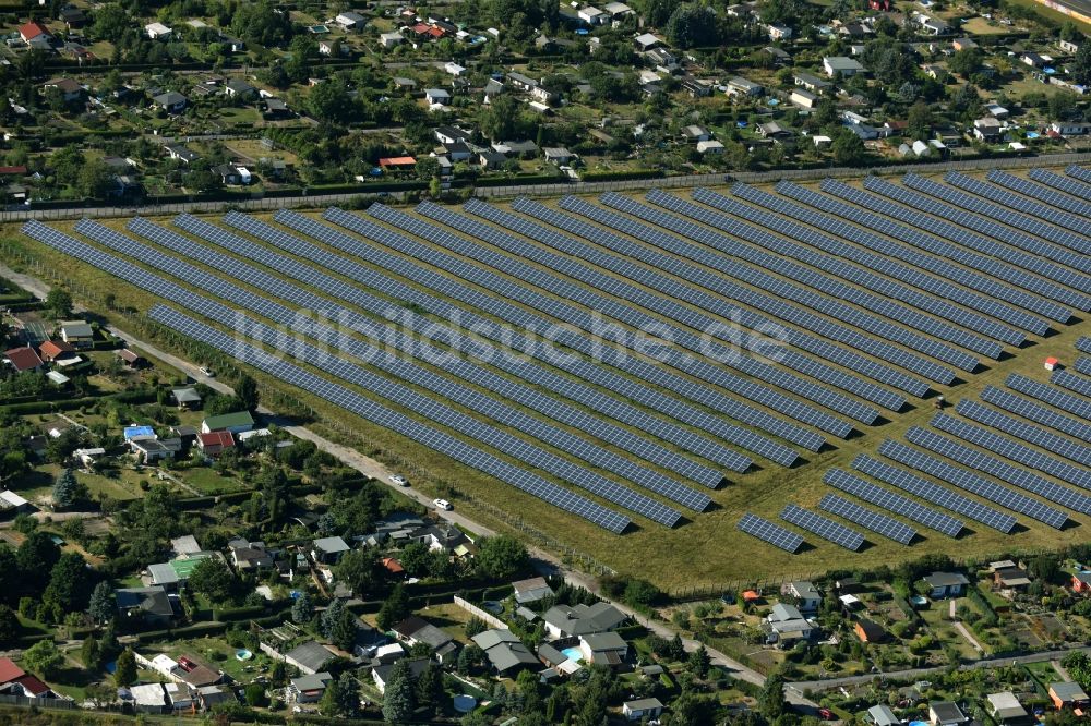 Torgau aus der Vogelperspektive: Solarpark und Photovoltaikanlage an der Warschauer Straße in Torgau im Bundesland Sachsen