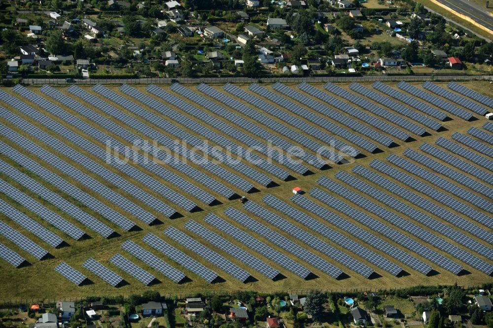 Torgau aus der Vogelperspektive: Solarpark und Photovoltaikanlage an der Warschauer Straße in Torgau im Bundesland Sachsen