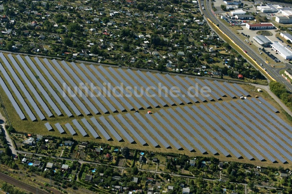 Luftaufnahme Torgau - Solarpark und Photovoltaikanlage an der Warschauer Straße in Torgau im Bundesland Sachsen