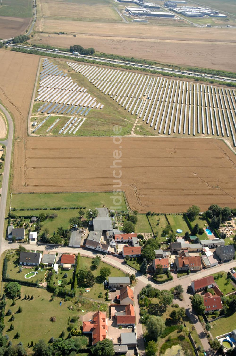 Rödgen von oben - Solarpark in Rödgen / Sachsen-Anhalt