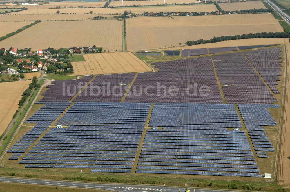Rödgen aus der Vogelperspektive: Solarpark in Rödgen / Sachsen-Anhalt