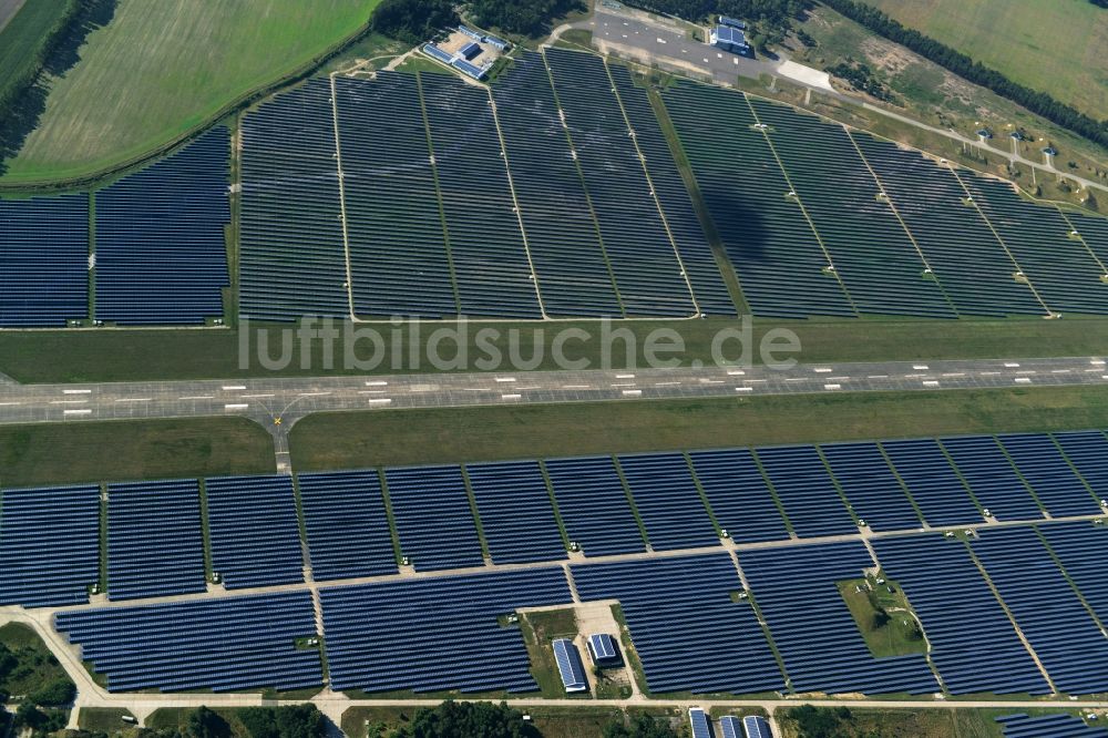 Luftbild Neuhardenberg - Solarpark - Solarkraftwerk und Photovoltaikanlage der BaySolar Projekt GmbH auf dem Gelände des Flugplatz Neuhardenberg im Bundesland Brandenburg