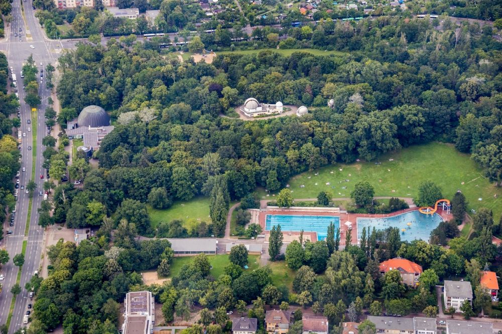 Luftbild Berlin - Sommerbad am Insulaner und Planetarium in Berlin