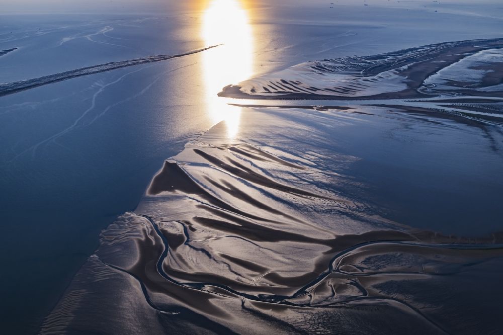 Luftbild Cuxhaven - Sonnen- Untergang über der über dem Wattenmeer von Cuxhaven in im Bundesland, Deutschland