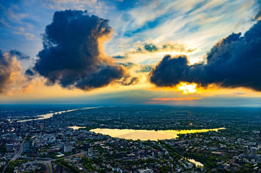 Luftbild Hamburg - Sonnen- Untergang über Hamburg, Deutschland