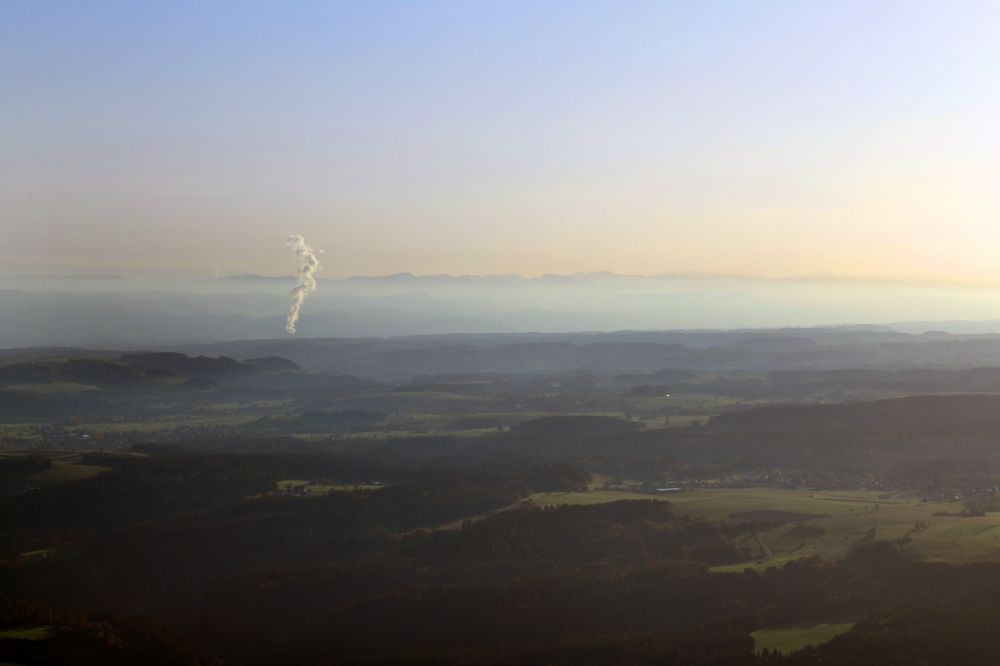 Luftaufnahme Stühlingen - Sonnen- Untergang über der Landschaft am Hotzenwald bei Stühlingen im Bundesland Baden-Württemberg, Deutschland