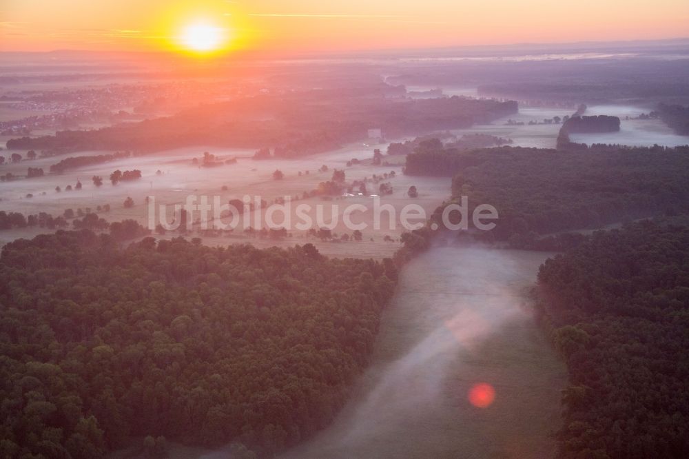 Kandel von oben - Sonnenaufgang über der Landschaft Bruchbach-Otterbachniederung in Kandel im Bundesland Rheinland-Pfalz