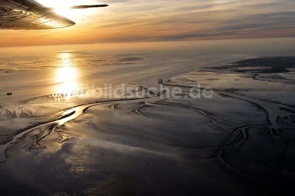 Luftaufnahme Emden - Sonnenuntergang über dem Wattenmeer bei Emden
