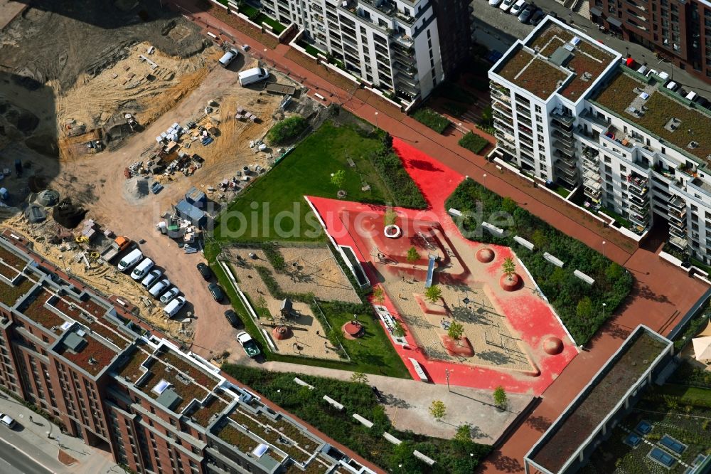 Hamburg aus der Vogelperspektive: SonninPark - Spielplatz in einer Mehrfamilienhaus- Wohnanlage in Hamburg, Deutschland