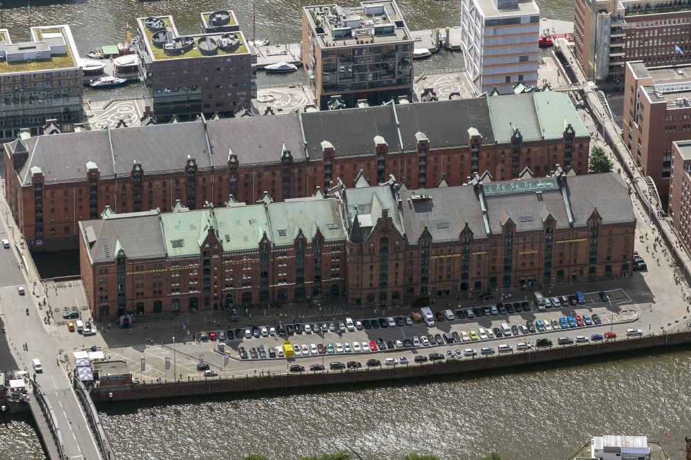 Luftbild Hamburg - Speicherstadt am Ufer der Elbe am Kaiserkai im Hamburger Hafen