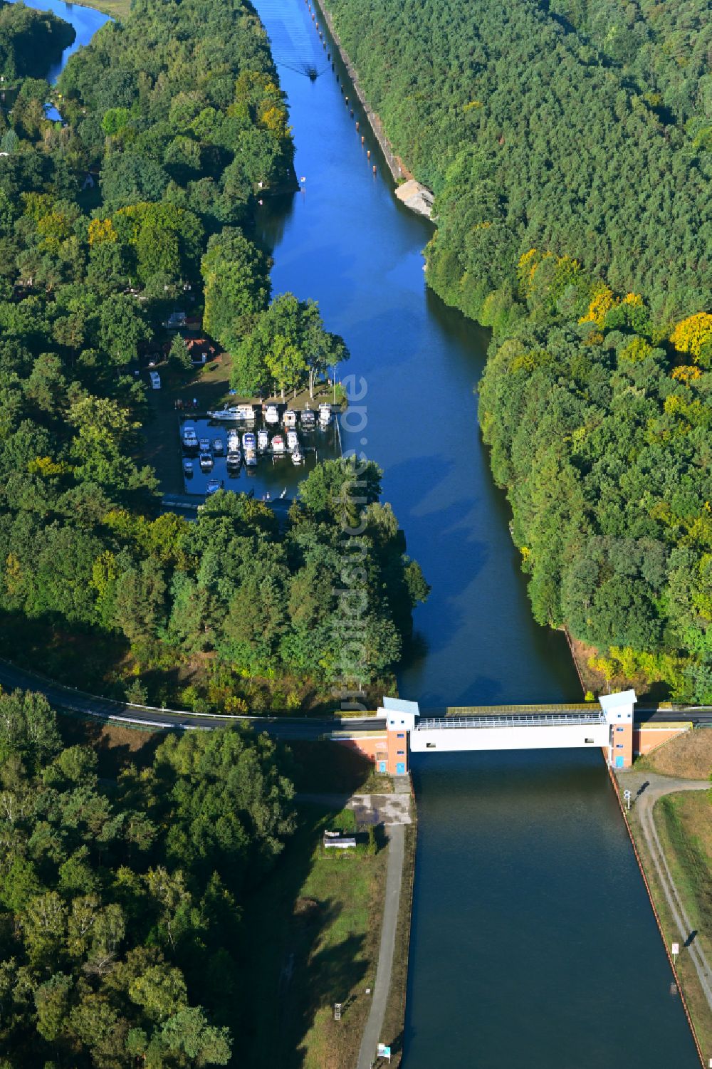 Luftbild Marienwerder - Sperrwerk- Schleusenanlagen am Oder-Havel-Kanal in Marienwerder im Bundesland Brandenburg, Deutschland