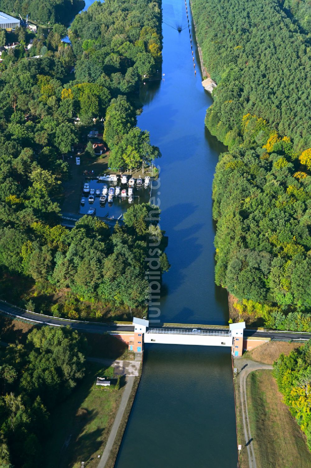 Luftbild Marienwerder - Sperrwerk- Schleusenanlagen am Oder-Havel-Kanal in Marienwerder im Bundesland Brandenburg, Deutschland