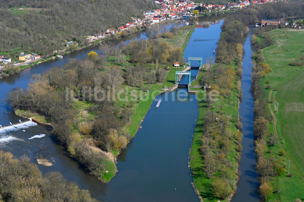 Luftbild Wettin - Sperrwerk- Schleusenanlagen der Schleuse am Flußverlauf der Saale in Wettin im Bundesland Sachsen-Anhalt, Deutschland