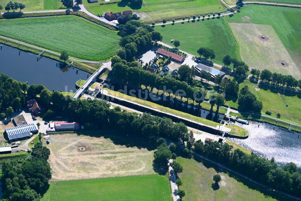 Luftaufnahme Hilter - Sperrwerk- Schleusenanlagen Schleuse Hilter am Dortmund-Ems-Kanal in Hilter im Bundesland Niedersachsen, Deutschland