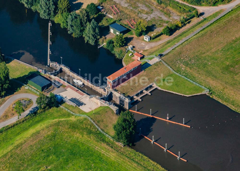 Luftbild Friedrichstadt - Sperrwerk- Schleusenanlagen am Westersielzug an der Eider in Friedrichstadt im Bundesland Schleswig-Holstein, Deutschland