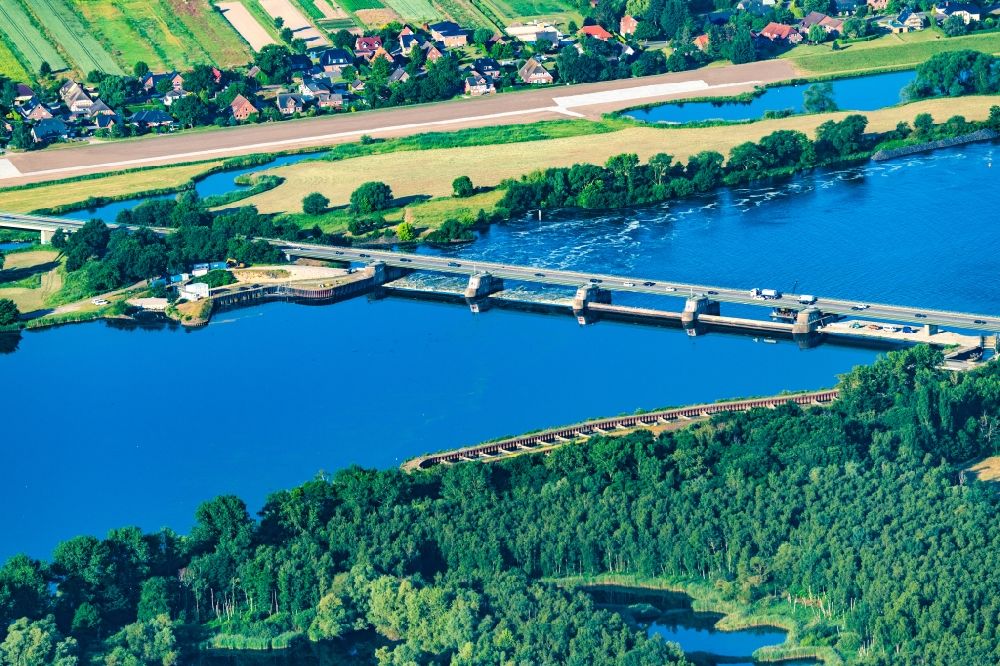 Geesthacht von oben - Sperrwerk Staustufe Elbe in Geesthacht im Bundesland Schleswig-Holstein, Deutschland