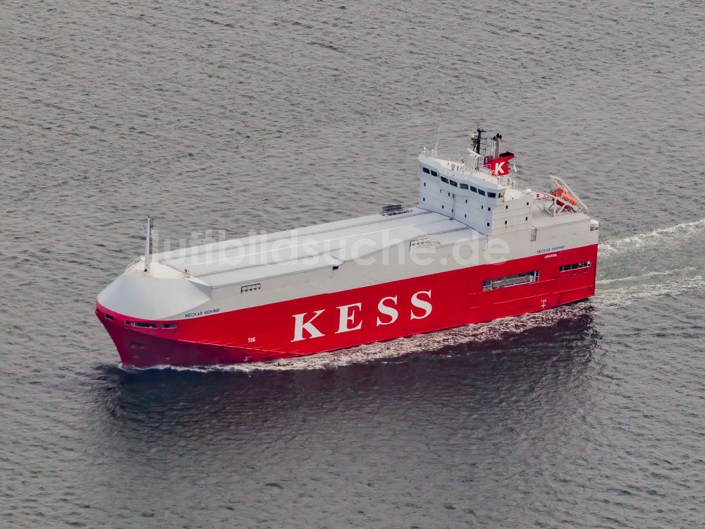 Kiel aus der Vogelperspektive: Spezialschiff - Vehicles Carrier in Fahrt auf der Kieler Förde in Kiel im Bundesland Schleswig-Holstein, Deutschland