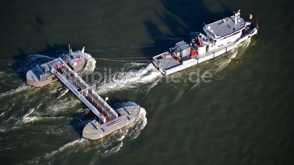 Luftbild Bonn - Spezialschiff zur Verlegung und Wartung von Landebrücken im Bundesland Nordrhein-Westfalen, Deutschland