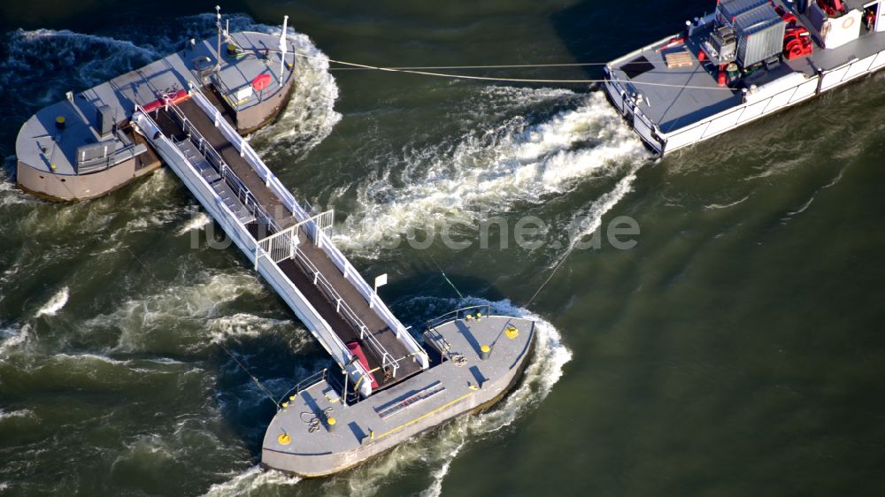 Luftaufnahme Bonn - Spezialschiff zur Verlegung und Wartung von Landebrücken im Bundesland Nordrhein-Westfalen, Deutschland