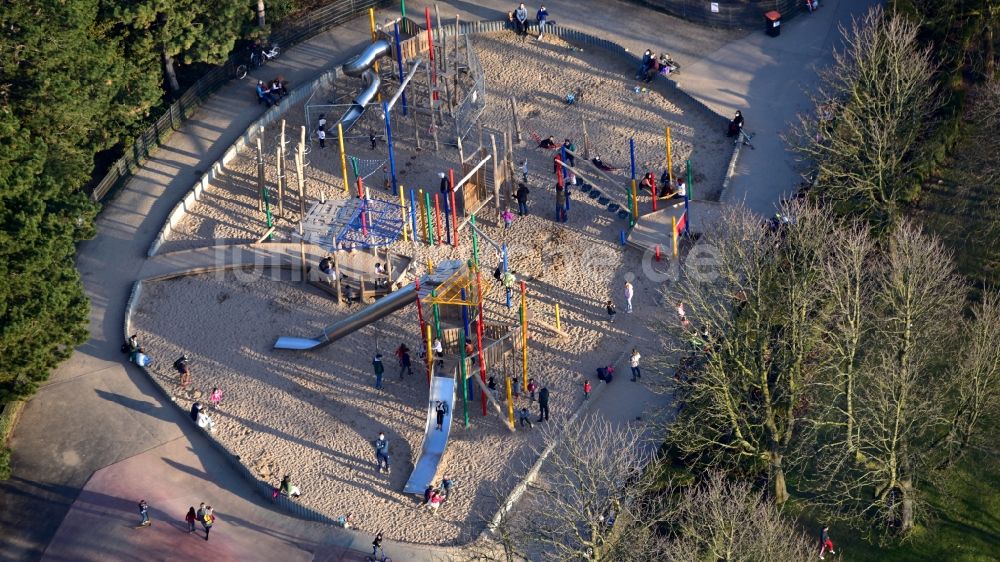 Luftbild Bonn - Spielplatz in der Rheinaue im Bundesland Nordrhein-Westfalen, Deutschland