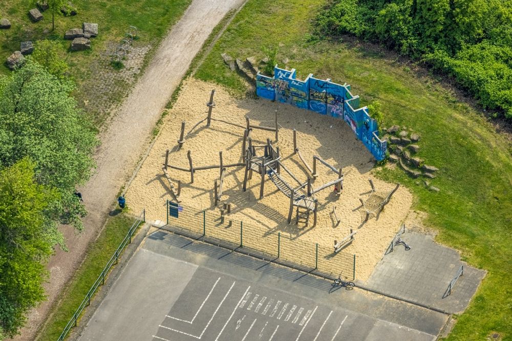 Luftaufnahme Gladbeck - Spielplatz mit Skatepark entlang der Vehrenbergstraße in Gladbeck im Bundesland Nordrhein-Westfalen, Deutschland