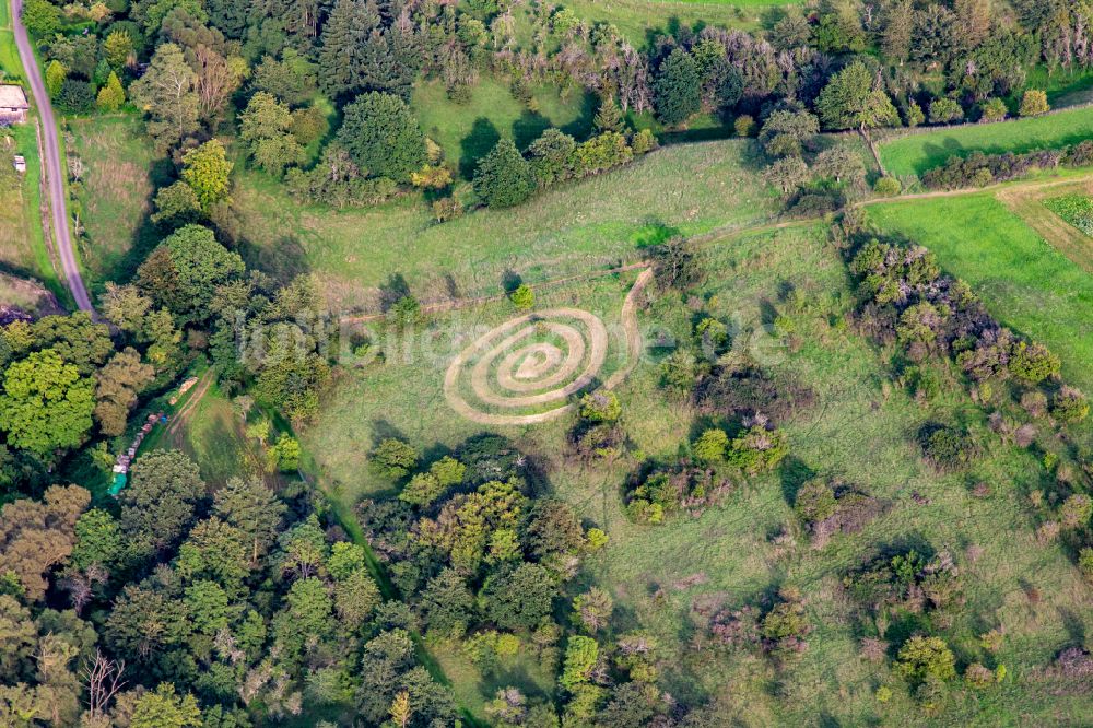 Luftaufnahme Duchroth - Spiralförmige Grasmahd auf Feld- Flächen in Duchroth im Bundesland Rheinland-Pfalz, Deutschland