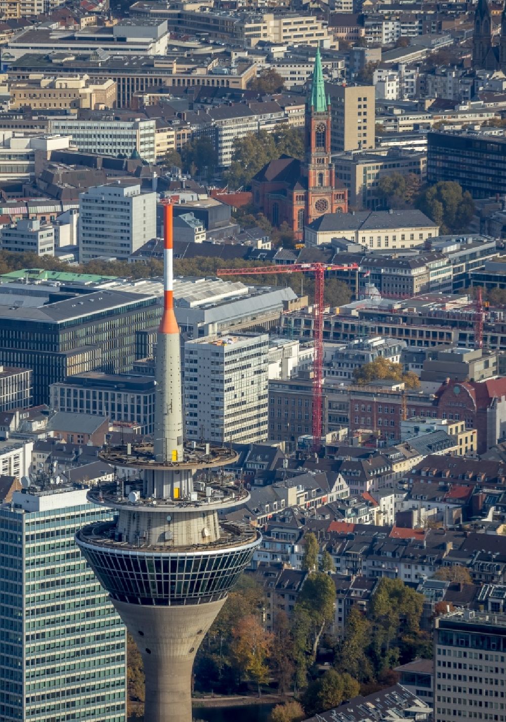 Düsseldorf aus der Vogelperspektive: Spitze des Fernsehturm Rheinturm in Düsseldorf im Bundesland Nordrhein-Westfalen