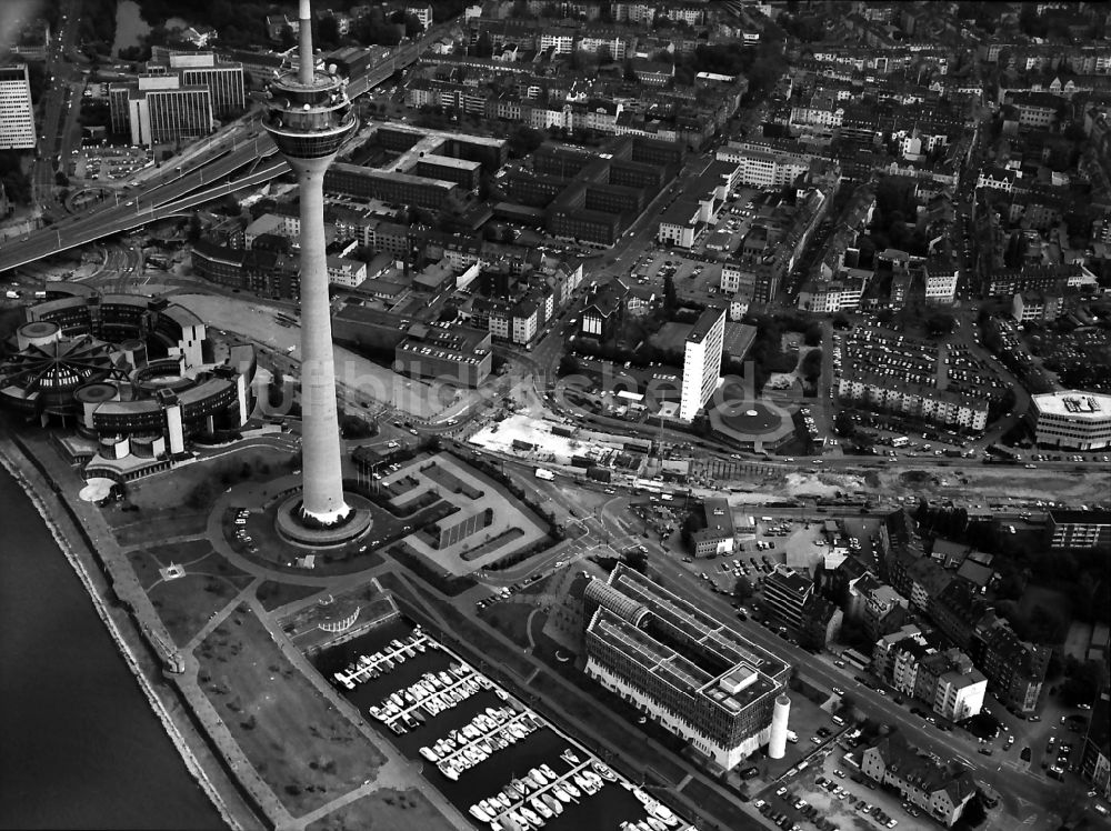 Luftbild Düsseldorf - Spitze des Fernsehturm Rheinturm in Düsseldorf im Bundesland Nordrhein-Westfalen