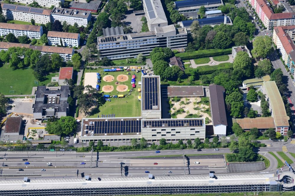 Basel aus der Vogelperspektive: Sport- Arena auf dem Schulgelände Sandgruben für das eidgenössische Schwingfest in Basel, Schweiz