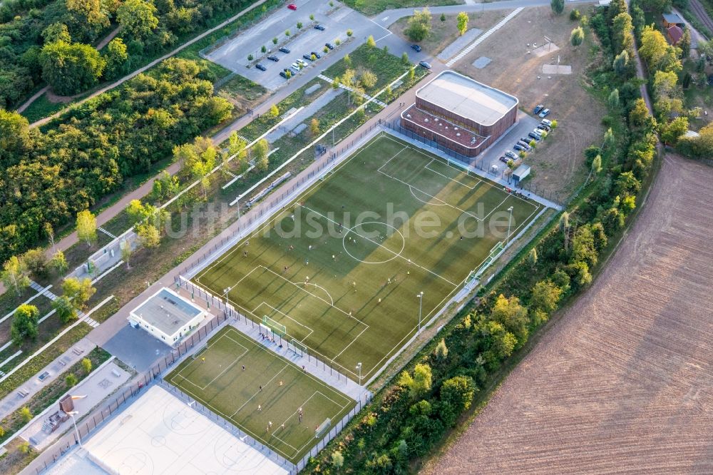 Luftaufnahme Landau in der Pfalz - Sportanlagen auf dem Ausstellungsgelände der Landesgartenschau 2015 in Landau in der Pfalz im Bundesland Rheinland-Pfalz, Deutschland