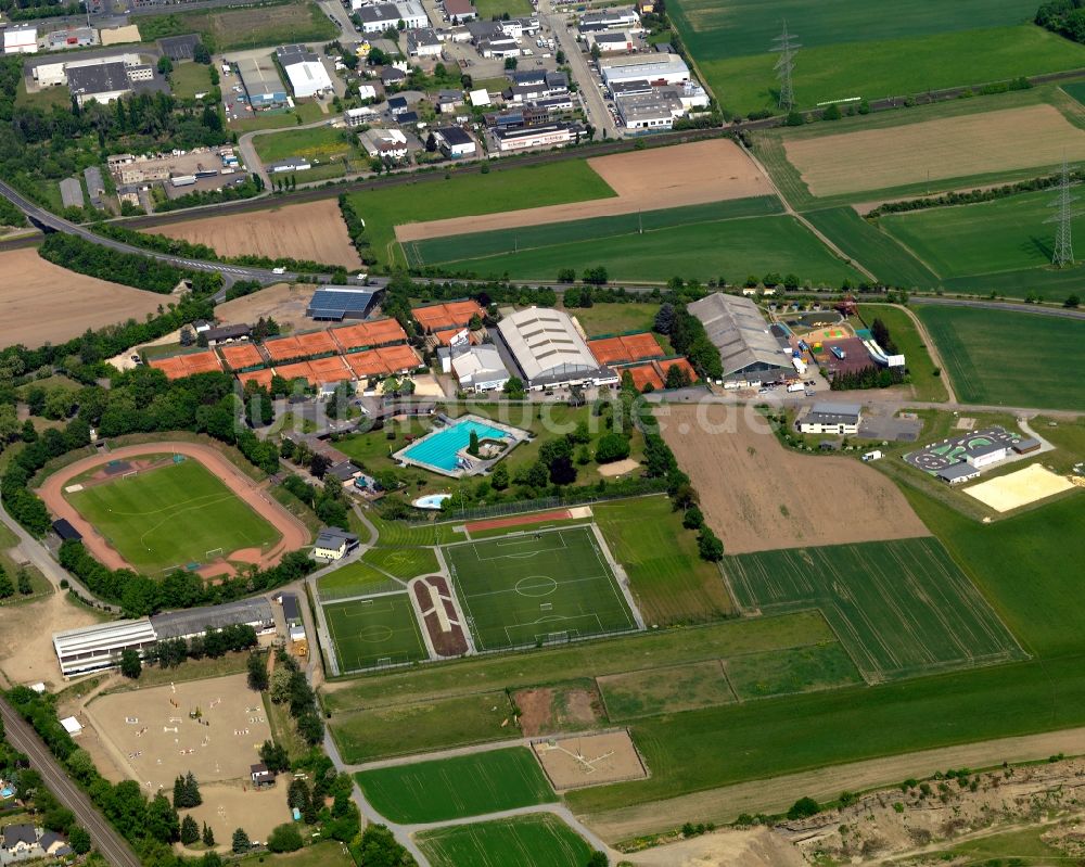 Luftaufnahme Andernach - Sportanlagen entlang der Stadionstraße in Andernach im Bundesland Rheinland-Pfalz