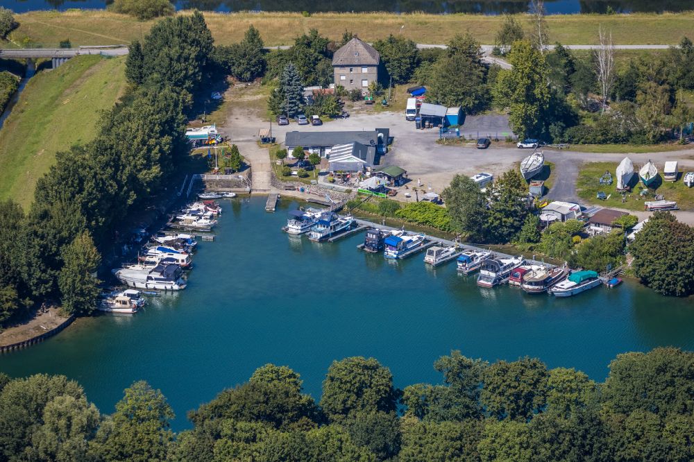 Dorsten von oben - Sportboot- Anlegestelle Sportboothafen Fürst-Leopold am Uferbereich der Lippe in Dorsten im Bundesland Nordrhein-Westfalen, Deutschland