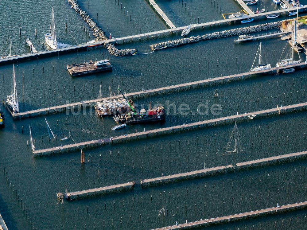 Luftaufnahme Maasholm - Sportboot- Anlegestelle und Sportboothafen Maasholm am Uferbereich der Schlei in Maasholm im Bundesland Schleswig-Holstein, Deutschland