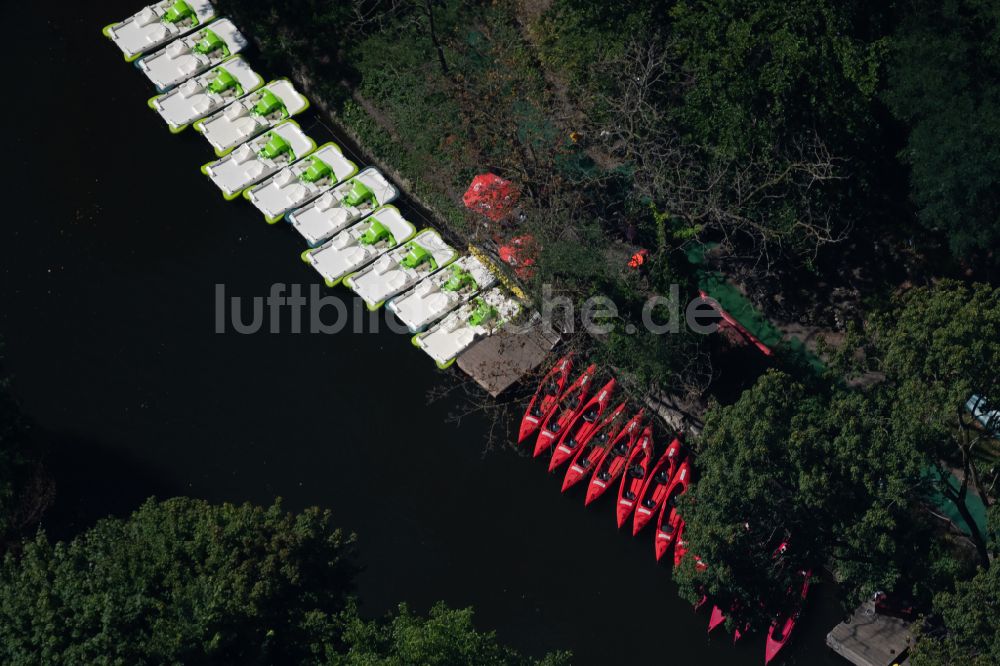 Luftbild Braunschweig - Sportboot- Anlegestelle am Uferbereich des Fluss Oker in Braunschweig im Bundesland Niedersachsen, Deutschland
