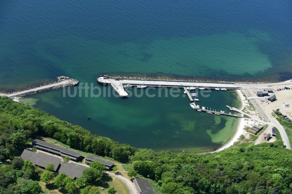 Luftaufnahme Allinge - Sportboot- Anlegestellen und Bootsliegeplätzen in Allinge in Region Hovedstaden, Dänemark