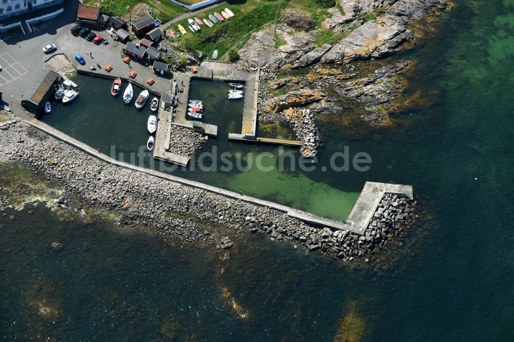Allinge- Sandvig von oben - Sportboot- Anlegestellen und Bootsliegeplätzen in Allinge- Sandvig in Region Hovedstaden, Dänemark