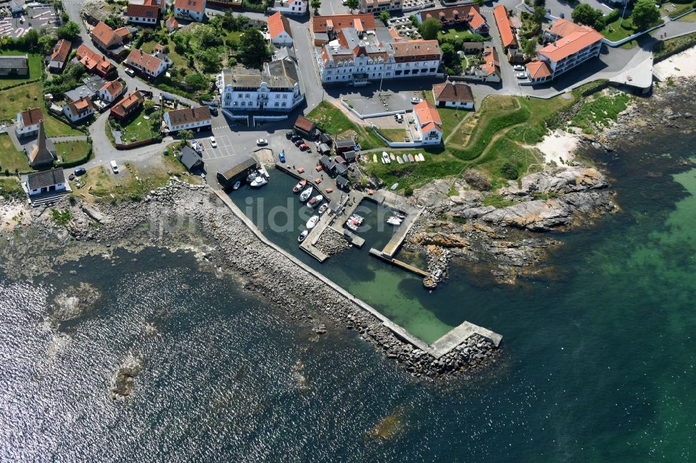 Allinge- Sandvig aus der Vogelperspektive: Sportboot- Anlegestellen und Bootsliegeplätzen in Allinge- Sandvig in Region Hovedstaden, Dänemark